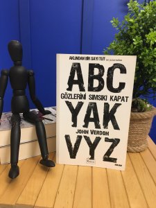 Gözlerini Sımsıkı Kapat