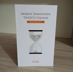Akışkan Zamanlarda Değerli Yaşamak İhsan Çapcıoğlu