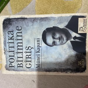Politika Bilimine Giriş